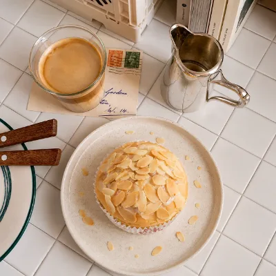 White Coklat Almond